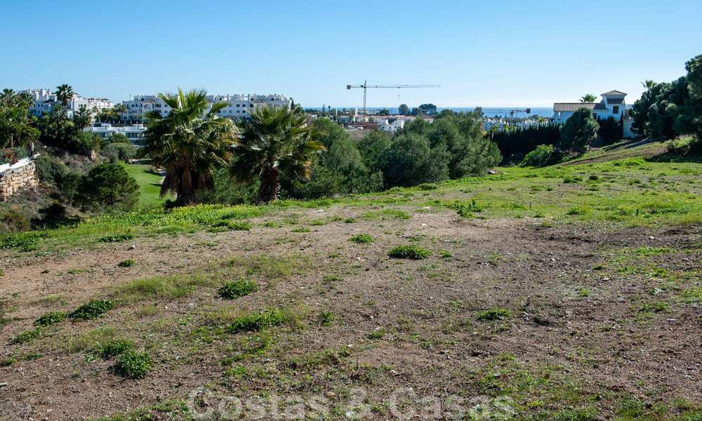 Frontline golf location, building plot for sale in golf resort with beautiful views toward the sea - New Golden Mile, Marbella - Estepona 38006