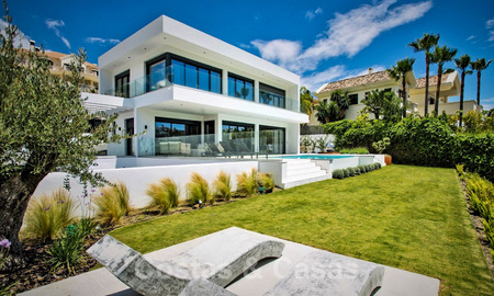 Ready to move into, modern luxury villa for sale, frontline golf in Benahavis - Marbella 37641