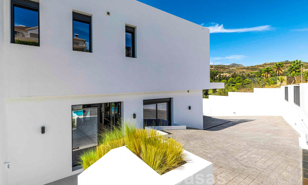 Ready to move into, modern luxury villa for sale, frontline golf in Benahavis - Marbella 37665