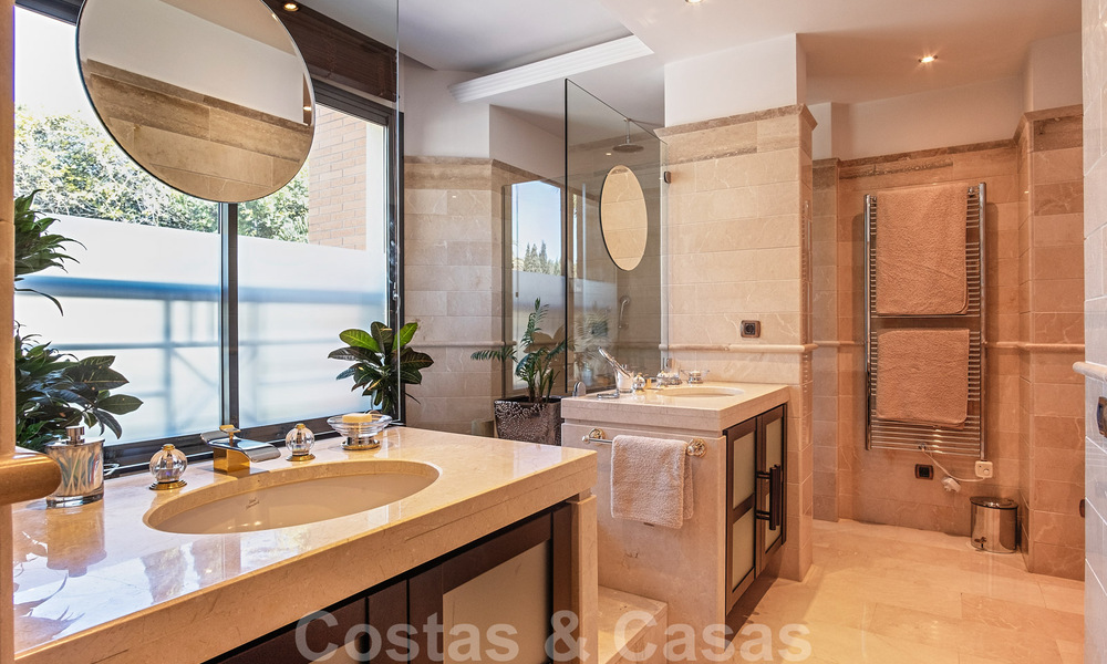 Frontline beach luxury apartment for sale with sea views in Puerto Banus, Marbella 37715