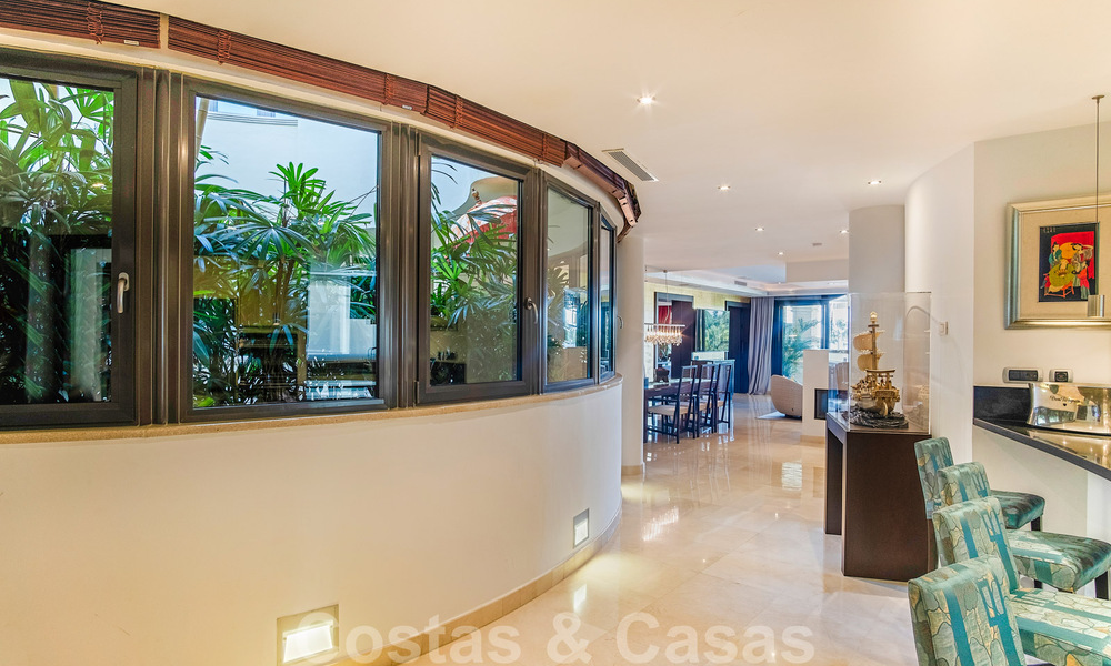 Frontline beach luxury apartment for sale with sea views in Puerto Banus, Marbella 37717