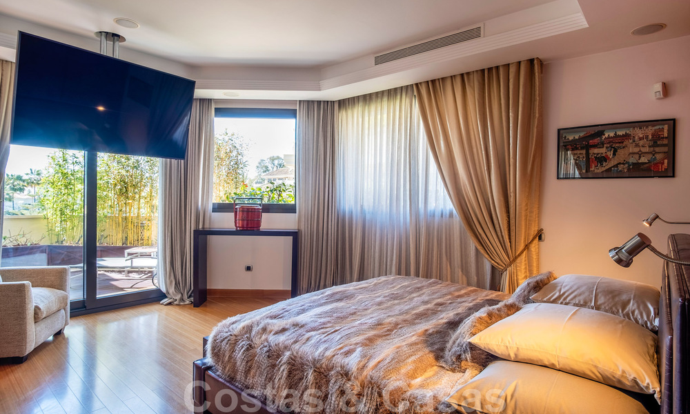 Frontline beach luxury apartment for sale with sea views in Puerto Banus, Marbella 37720
