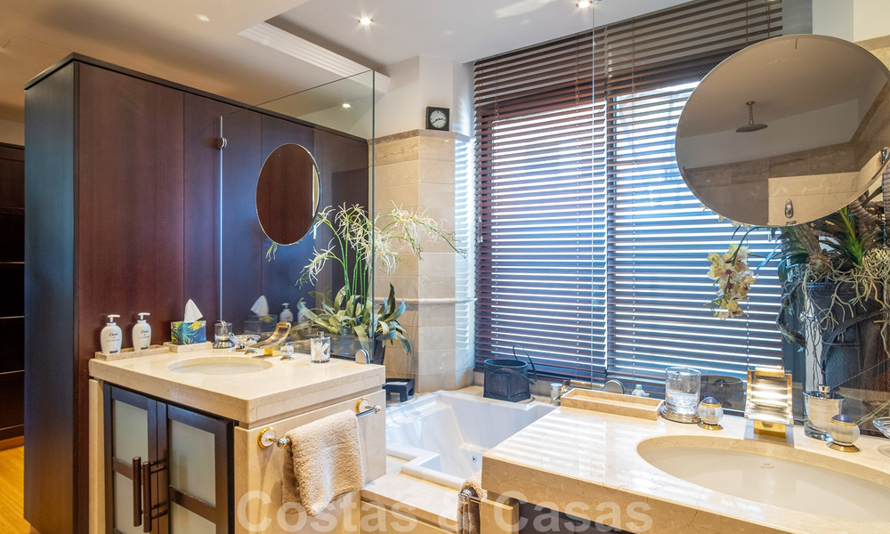 Frontline beach luxury apartment for sale with sea views in Puerto Banus, Marbella 37722