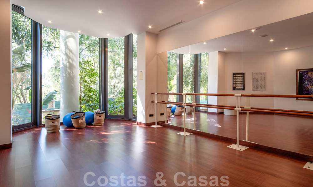 Frontline beach luxury apartment for sale with sea views in Puerto Banus, Marbella 37727
