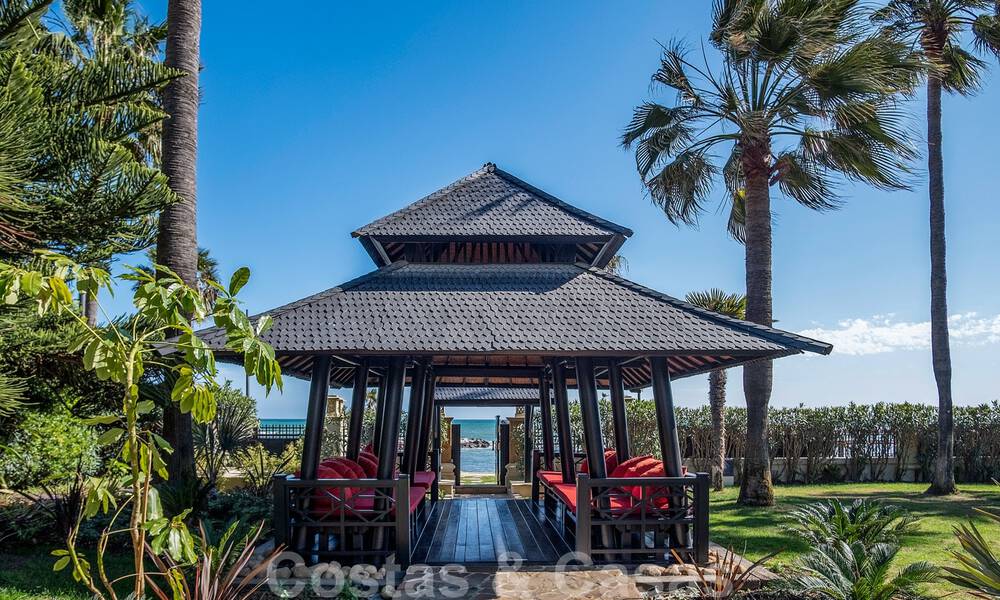 Frontline beach luxury apartment for sale with sea views in Puerto Banus, Marbella 37734