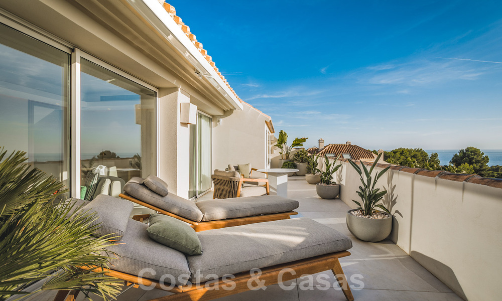 Luxurious penthouse for sale with sea views in a chic complex on the Golden Mile in Marbella 37748
