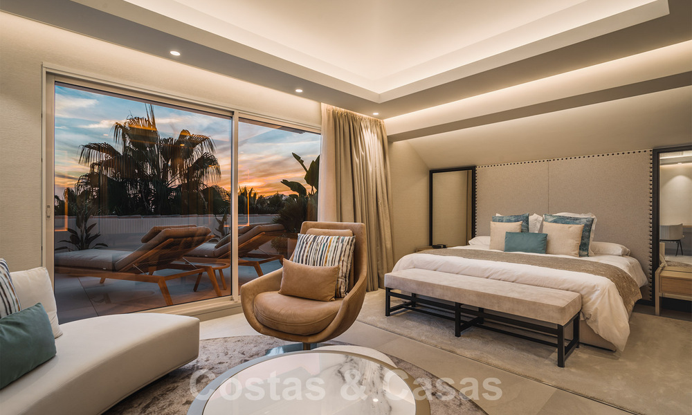 Luxurious penthouse for sale with sea views in a chic complex on the Golden Mile in Marbella 37761