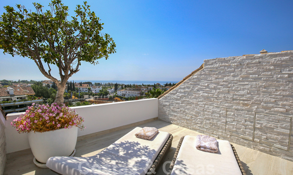 Luxury penthouse for sale with sea views in an exclusive complex, on the prestigious Golden Mile, Marbella 38389