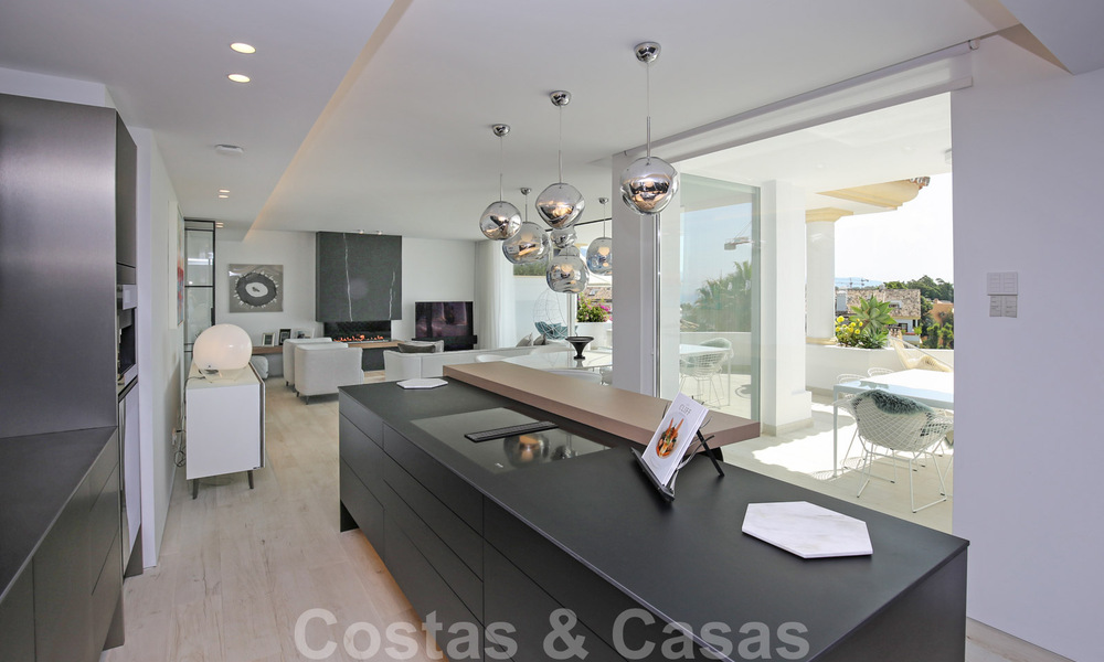 Luxury penthouse for sale with sea views in an exclusive complex, on the prestigious Golden Mile, Marbella 38391