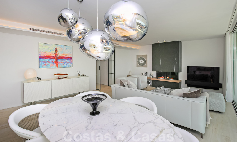 Luxury penthouse for sale with sea views in an exclusive complex, on the prestigious Golden Mile, Marbella 38393