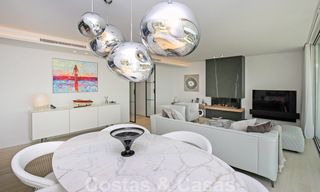 Luxury penthouse for sale with sea views in an exclusive complex, on the prestigious Golden Mile, Marbella 38393 