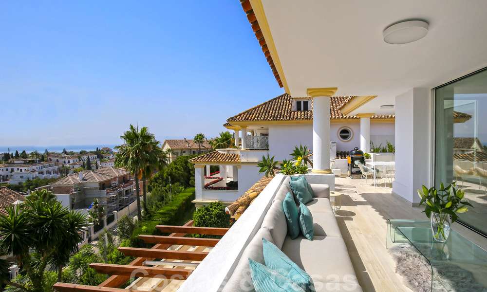 Luxury penthouse for sale with sea views in an exclusive complex, on the prestigious Golden Mile, Marbella 38400