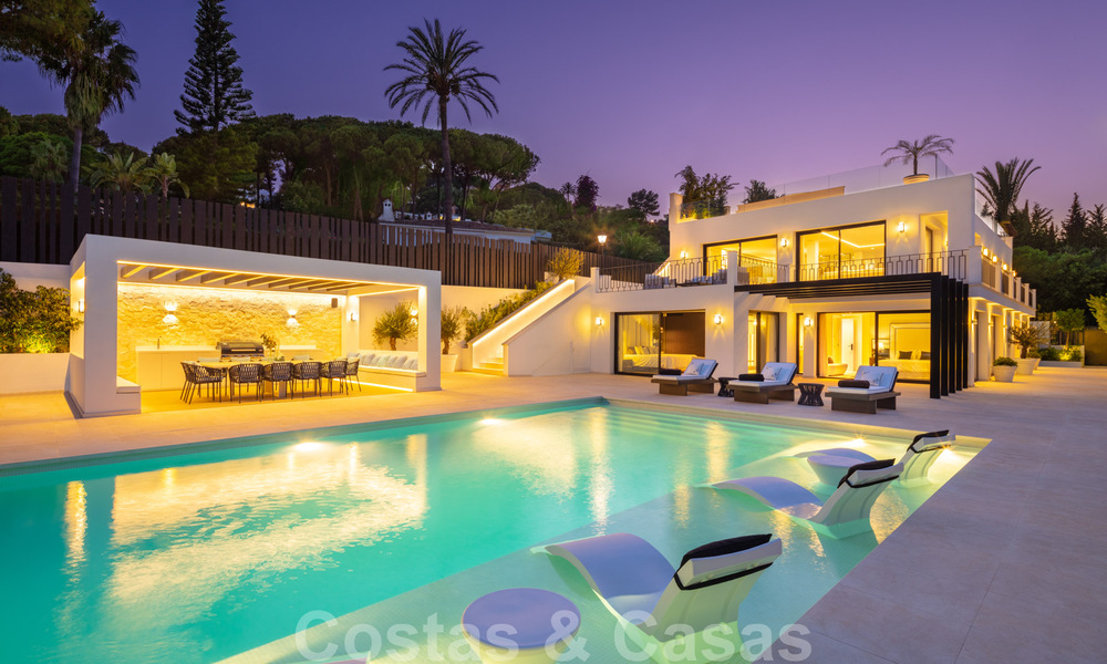 Exclusive villa for sale with panoramic views in popular residential area in Nueva Andalucia, Marbella 37975