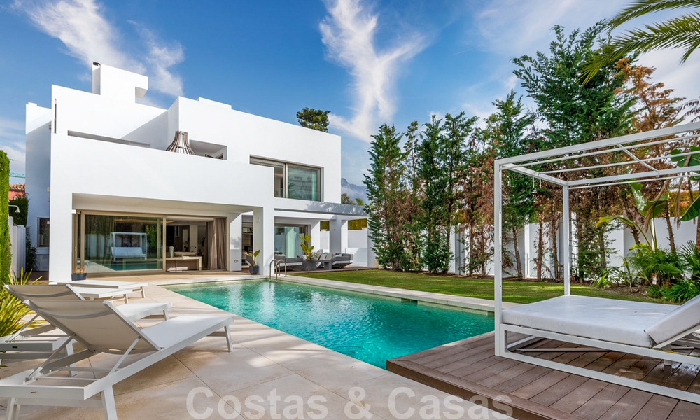 Ready to move in, modern design villa for sale, second line beach on the Golden Mile - Marbella 37978