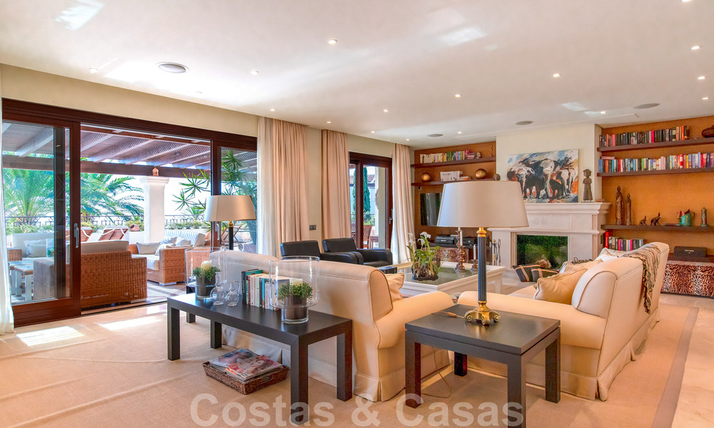 Stylish frontline beach penthouse for sale in Mediterranean style with sea views in Los Monteros, Marbella 38076