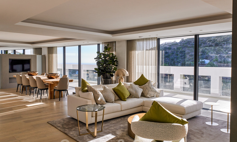 Modern, contemporary luxury apartments with breath-taking sea views for sale, a short drive from the center of Marbella 38331
