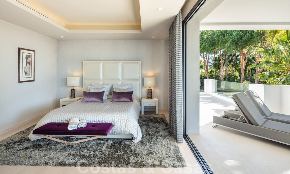 Contemporary, stylish luxury villa for sale in a gated and secure community on the Golden Mile in Marbella 38273