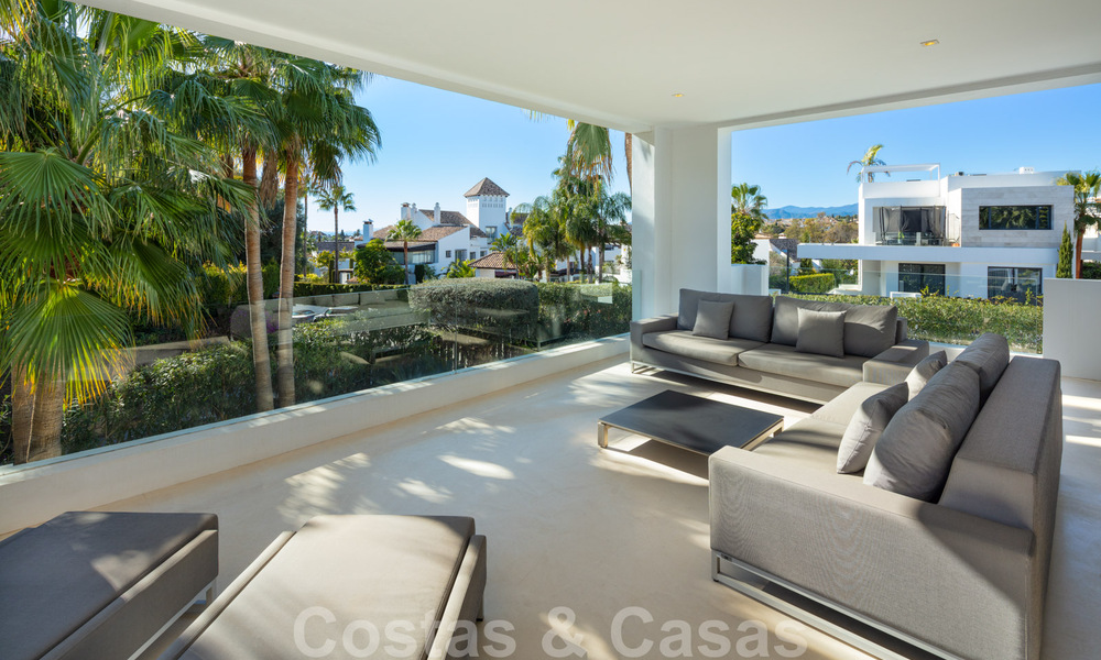 Contemporary, stylish luxury villa for sale in a gated and secure community on the Golden Mile in Marbella 38275