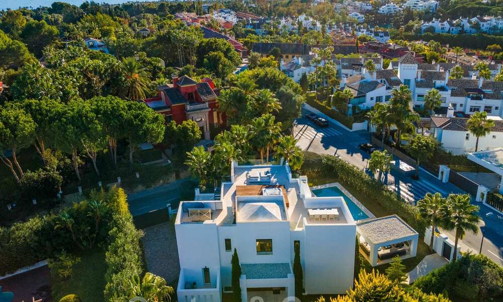 Contemporary, stylish luxury villa for sale in a gated and secure community on the Golden Mile in Marbella 38283