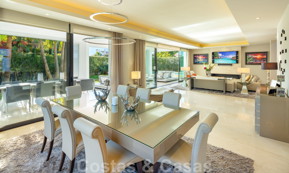 Contemporary, stylish luxury villa for sale in a gated and secure community on the Golden Mile in Marbella 38285