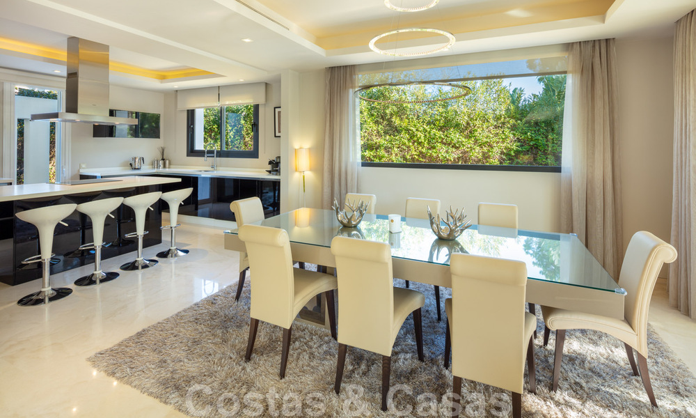 Contemporary, stylish luxury villa for sale in a gated and secure community on the Golden Mile in Marbella 38286