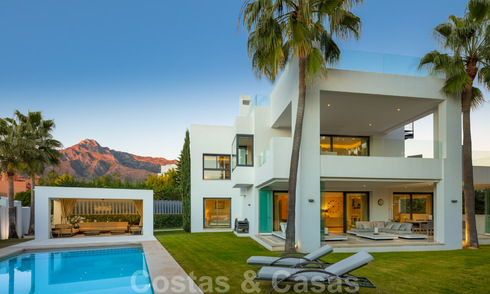 Contemporary, stylish luxury villa for sale in a gated and secure community on the Golden Mile in Marbella 38298