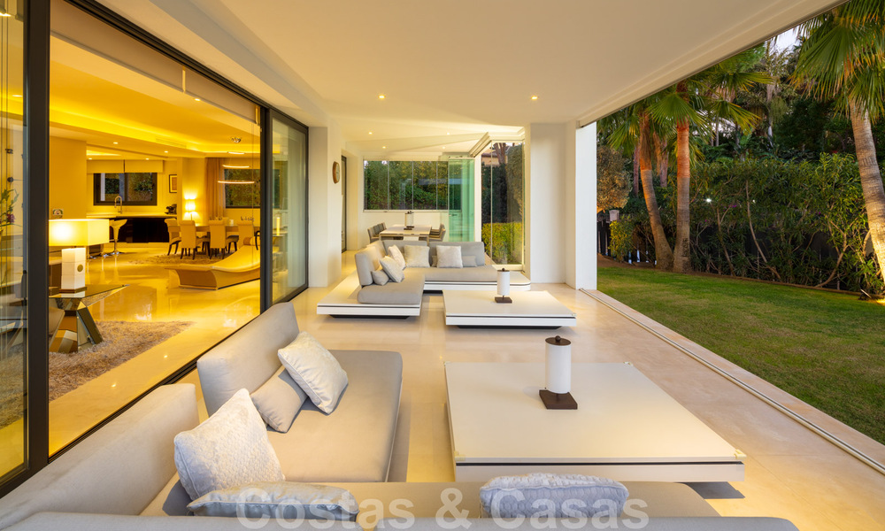 Contemporary, stylish luxury villa for sale in a gated and secure community on the Golden Mile in Marbella 38299
