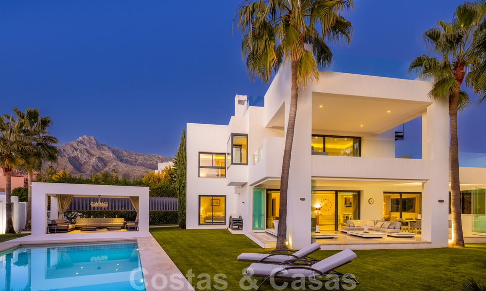 Contemporary, stylish luxury villa for sale in a gated and secure community on the Golden Mile in Marbella 38301