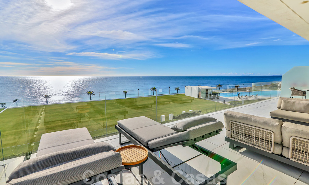 Ready to move in, modern, ultra-luxury apartment for sale, frontline beach, with open sea views, between Marbella and Estepona 38437