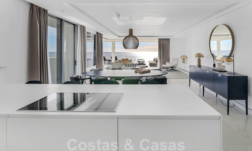 Ready to move in, modern, ultra-luxury apartment for sale, frontline beach, with open sea views, between Marbella and Estepona 38444