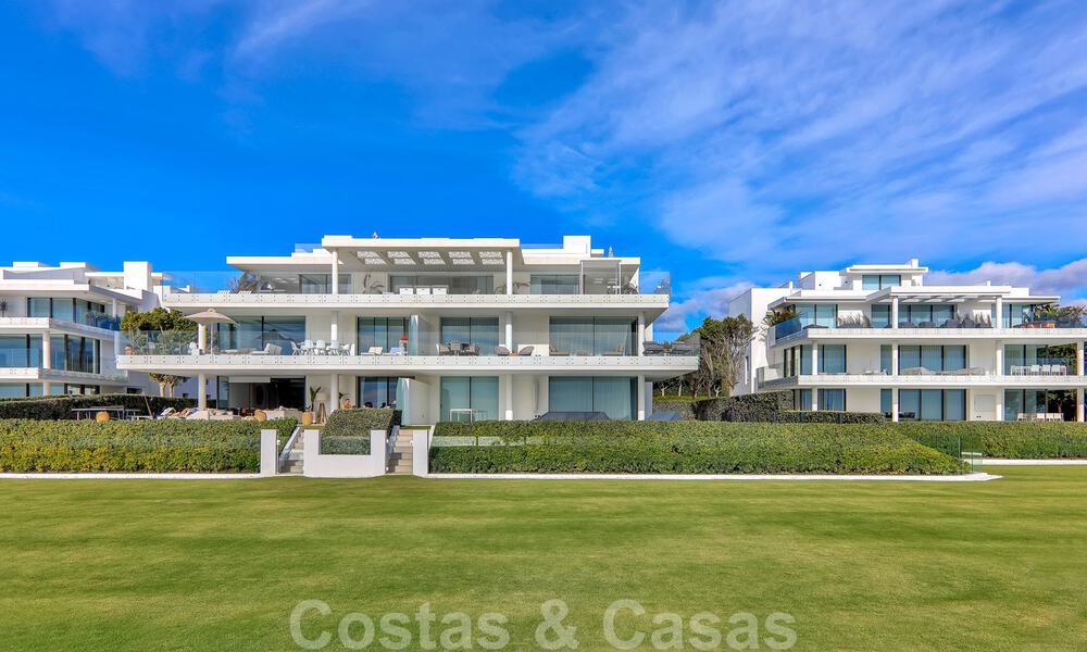 Ready to move in, modern, ultra-luxury apartment for sale, frontline beach, with open sea views, between Marbella and Estepona 38452