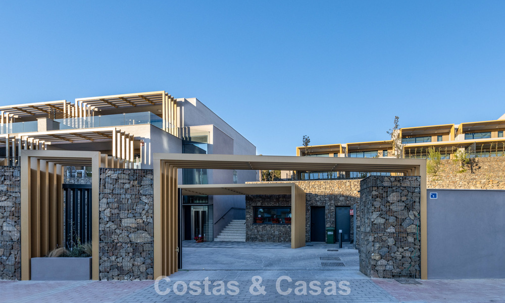 Ready to move in, new development of luxury homes for sale, frontline golf in Mijas, Costa del Sol 805101