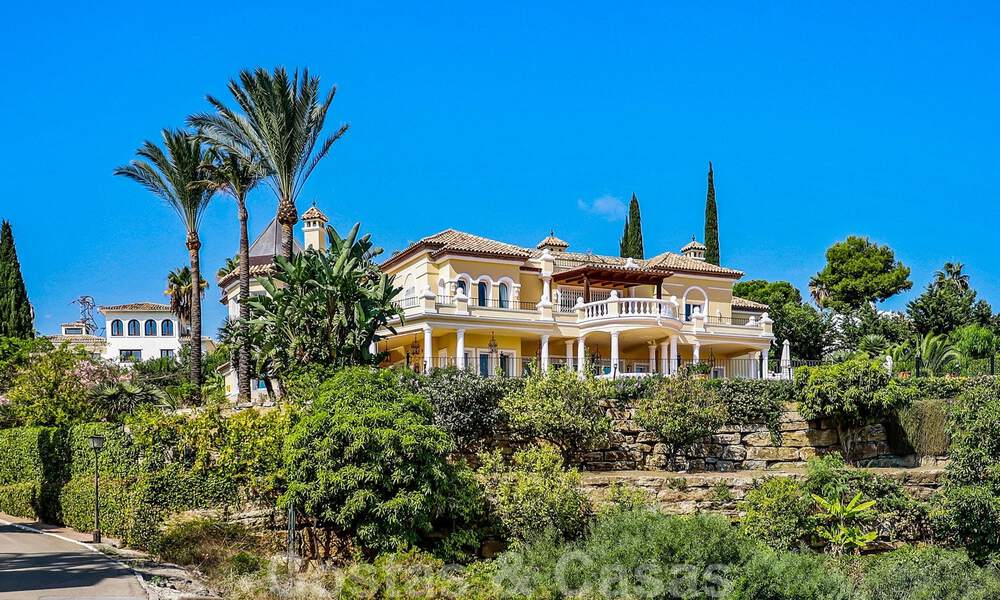 Luxurious villa for sale in a classic Spanish style with panoramic sea views in Benahavis - Marbella 38731