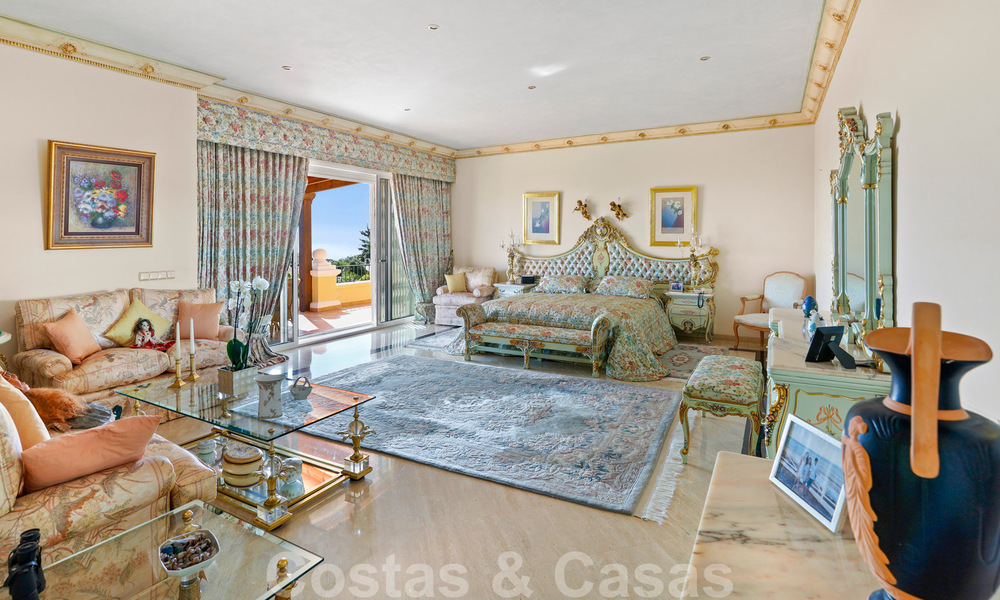 Luxurious villa for sale in a classic Spanish style with panoramic sea views in Benahavis - Marbella 38739