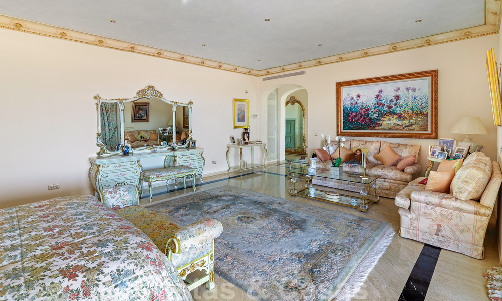 Luxurious villa for sale in a classic Spanish style with panoramic sea views in Benahavis - Marbella 38740
