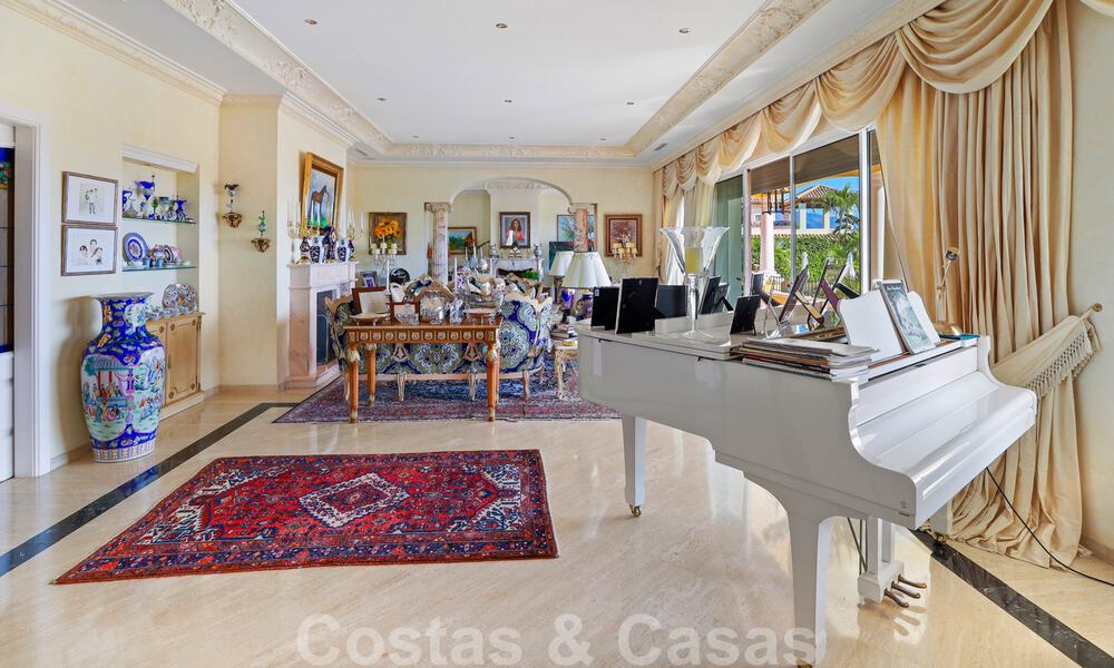 Luxurious villa for sale in a classic Spanish style with panoramic sea views in Benahavis - Marbella 38750