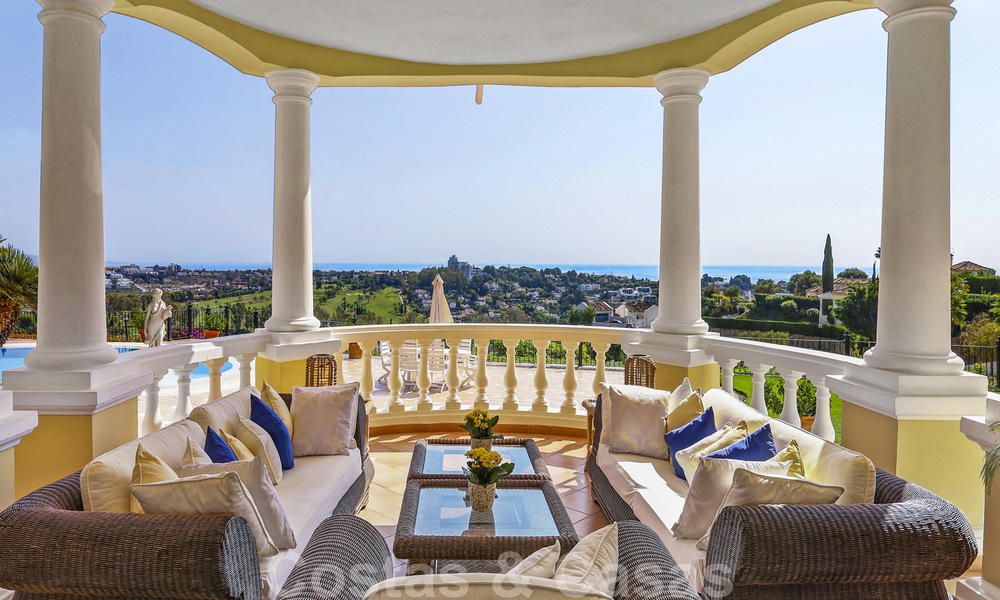 Luxurious villa for sale in a classic Spanish style with panoramic sea views in Benahavis - Marbella 38753