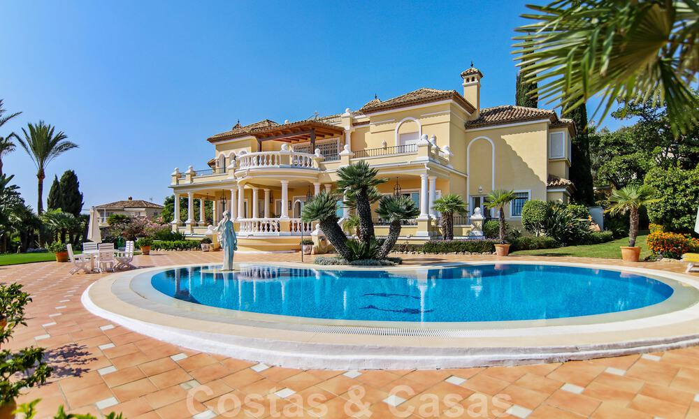 Luxurious villa for sale in a classic Spanish style with panoramic sea views in Benahavis - Marbella 38766