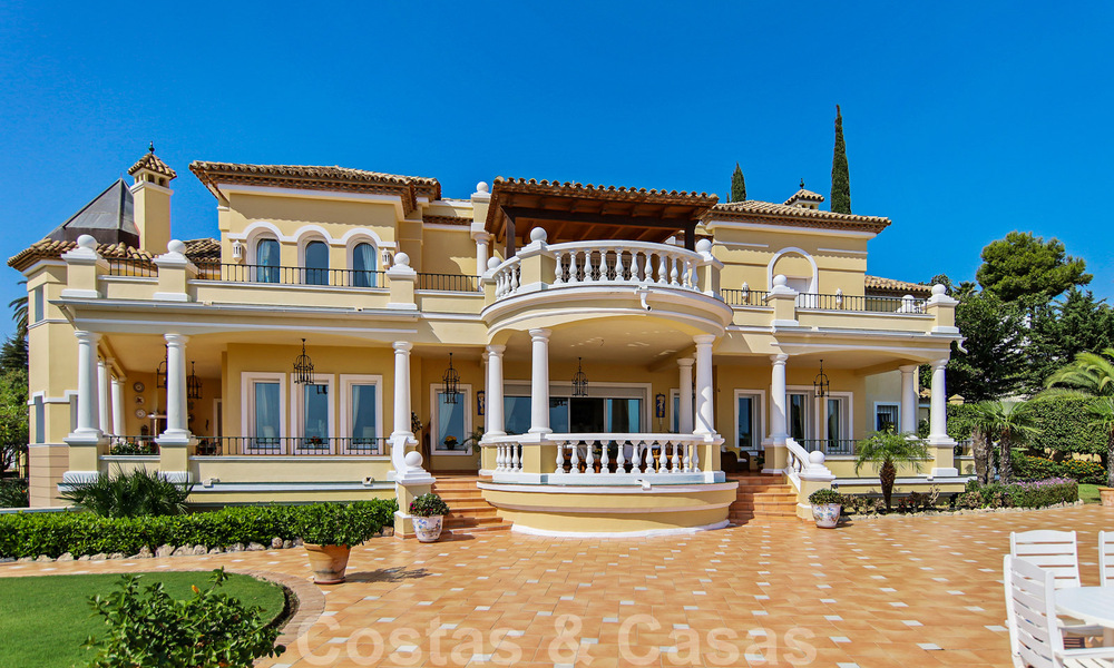 Luxurious villa for sale in a classic Spanish style with panoramic sea views in Benahavis - Marbella 38767