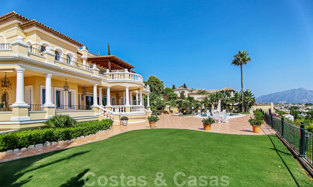 Luxurious villa for sale in a classic Spanish style with panoramic sea views in Benahavis - Marbella 38768