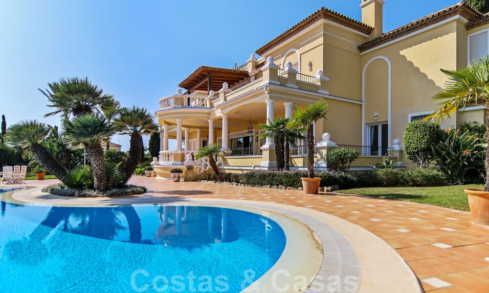 Luxurious villa for sale in a classic Spanish style with panoramic sea views in Benahavis - Marbella 38771