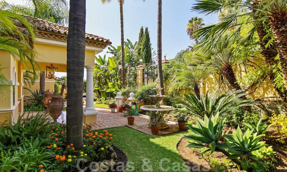 Luxurious villa for sale in a classic Spanish style with panoramic sea views in Benahavis - Marbella 38772