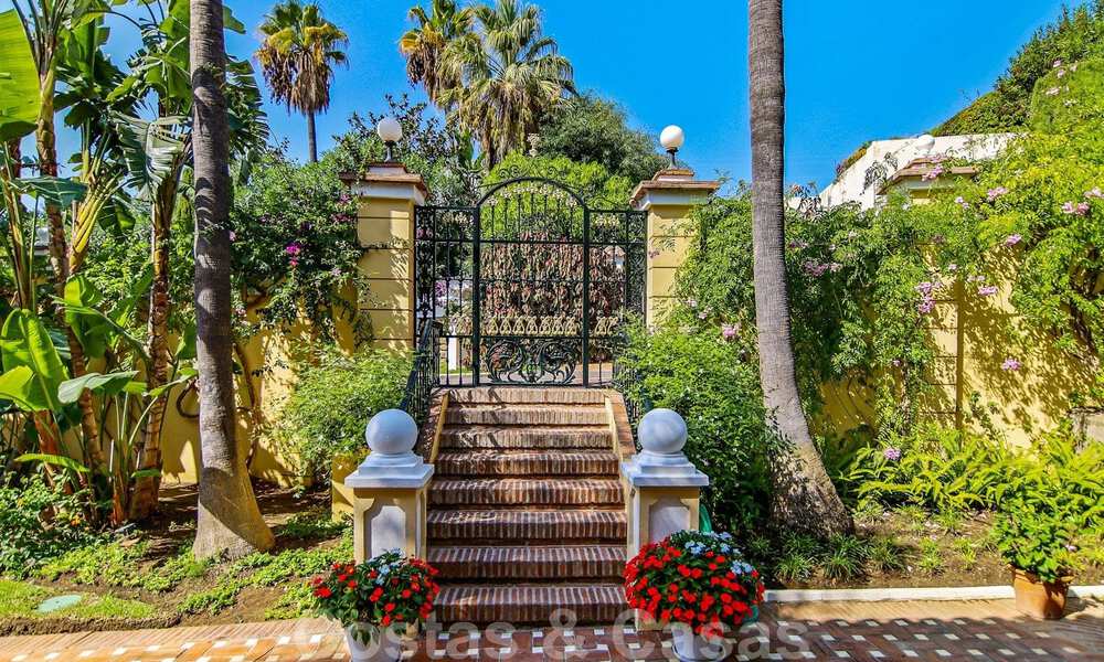 Luxurious villa for sale in a classic Spanish style with panoramic sea views in Benahavis - Marbella 38774