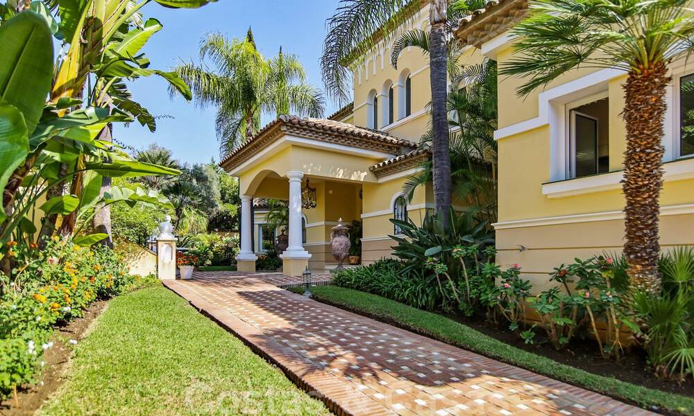 Luxurious villa for sale in a classic Spanish style with panoramic sea views in Benahavis - Marbella 38775