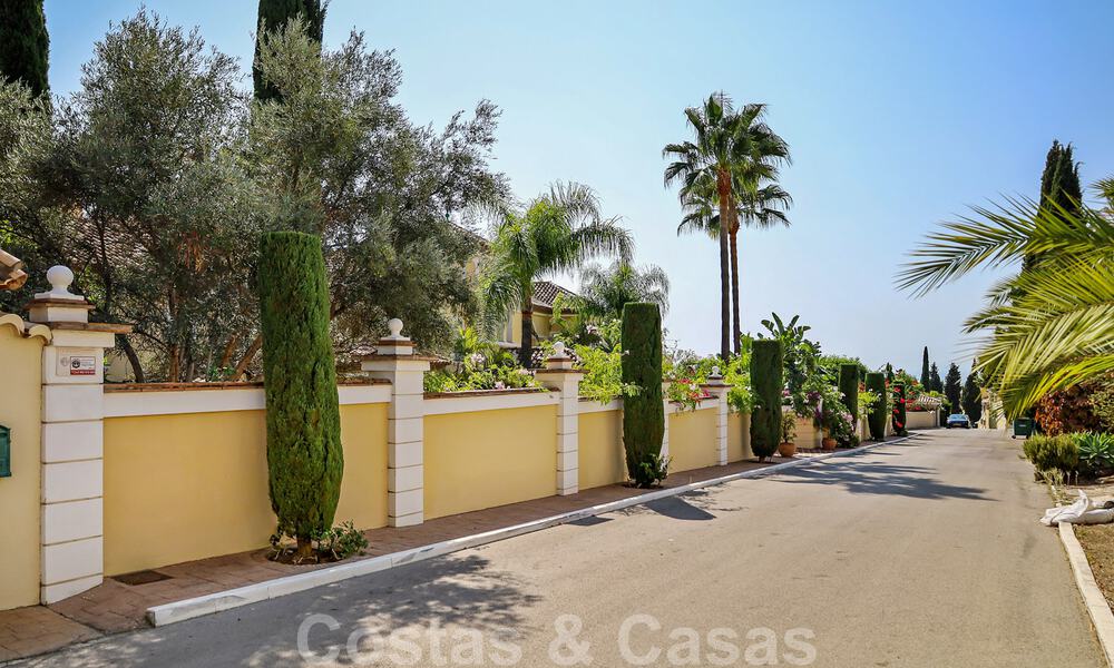 Luxurious villa for sale in a classic Spanish style with panoramic sea views in Benahavis - Marbella 38778