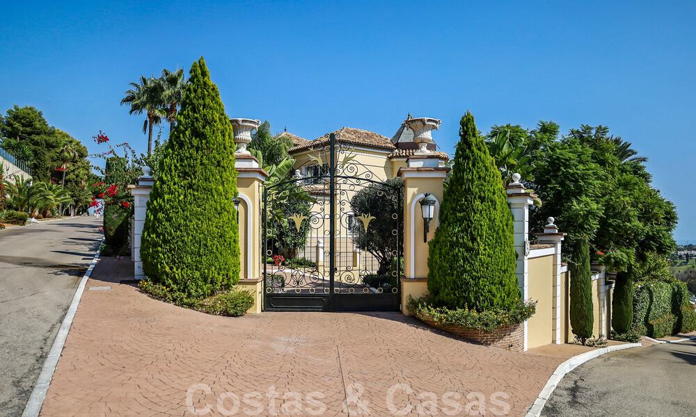 Luxurious villa for sale in a classic Spanish style with panoramic sea views in Benahavis - Marbella 38779