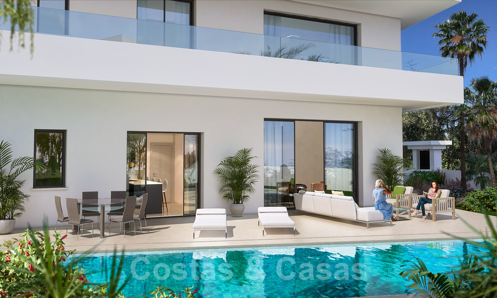 Modern, luxurious villa for sale in exclusive beachside urbanization on the Golden Mile in Marbella 38794