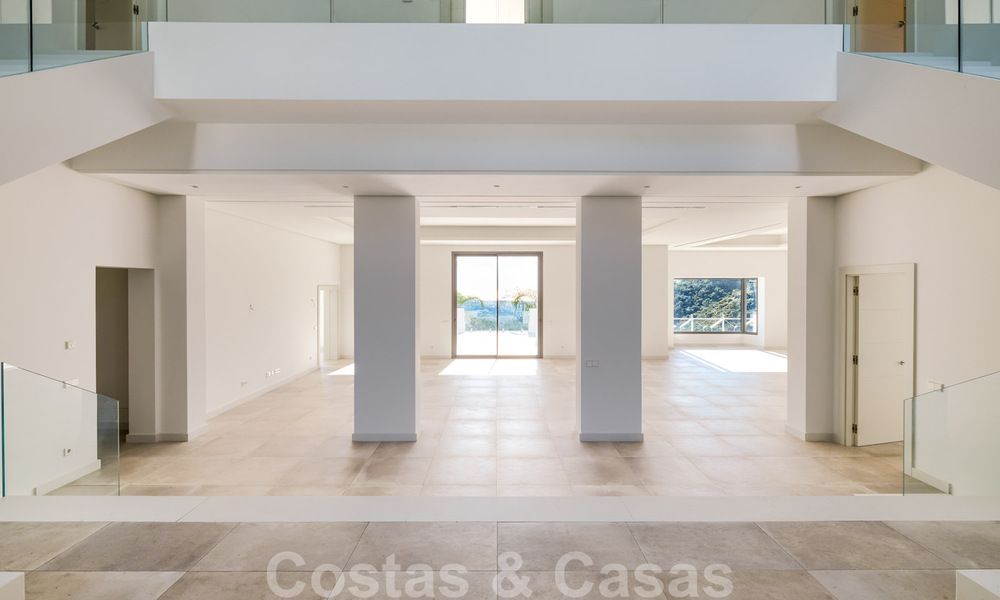 Majestic, contemporary, Mediterranean luxury villa for sale with sea views in the exclusive El Madroñal in Benahavis - Marbella 38833