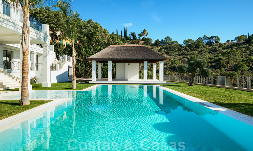 Majestic, contemporary, Mediterranean luxury villa for sale with sea views in the exclusive El Madroñal in Benahavis - Marbella 38837