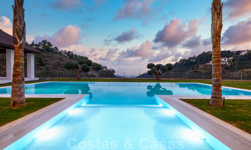 Majestic, contemporary, Mediterranean luxury villa for sale with sea views in the exclusive El Madroñal in Benahavis - Marbella 38855